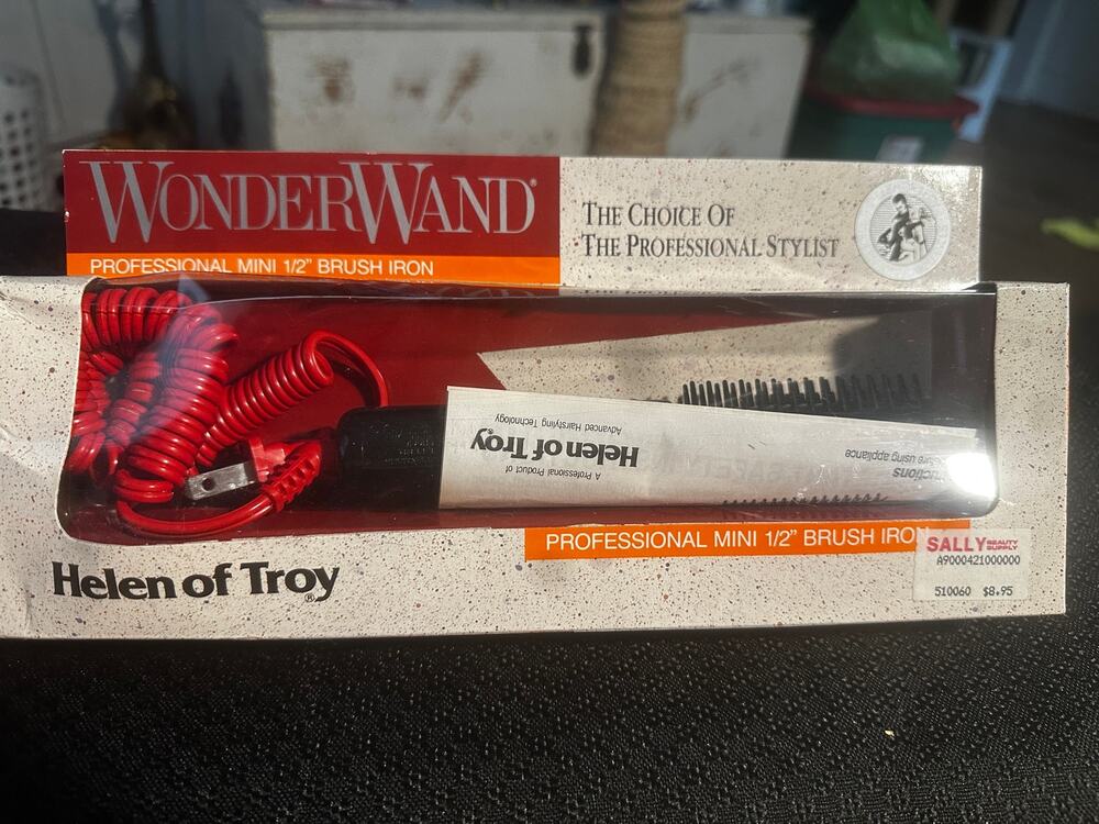 NEW VTG Helen of Troy Mini 1/2” Brush Iron Model 1612 1980s Tangle-Proof cord